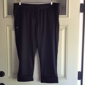 Women’s under armor tech capris